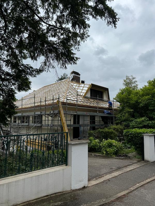 chantier toiture rénovation en cours couvreur Matray L Fils Meyzieu