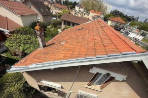 Couvreur Meyzieu Matray L Fils chantier Bron 69500 habillage de bandeau de rive
